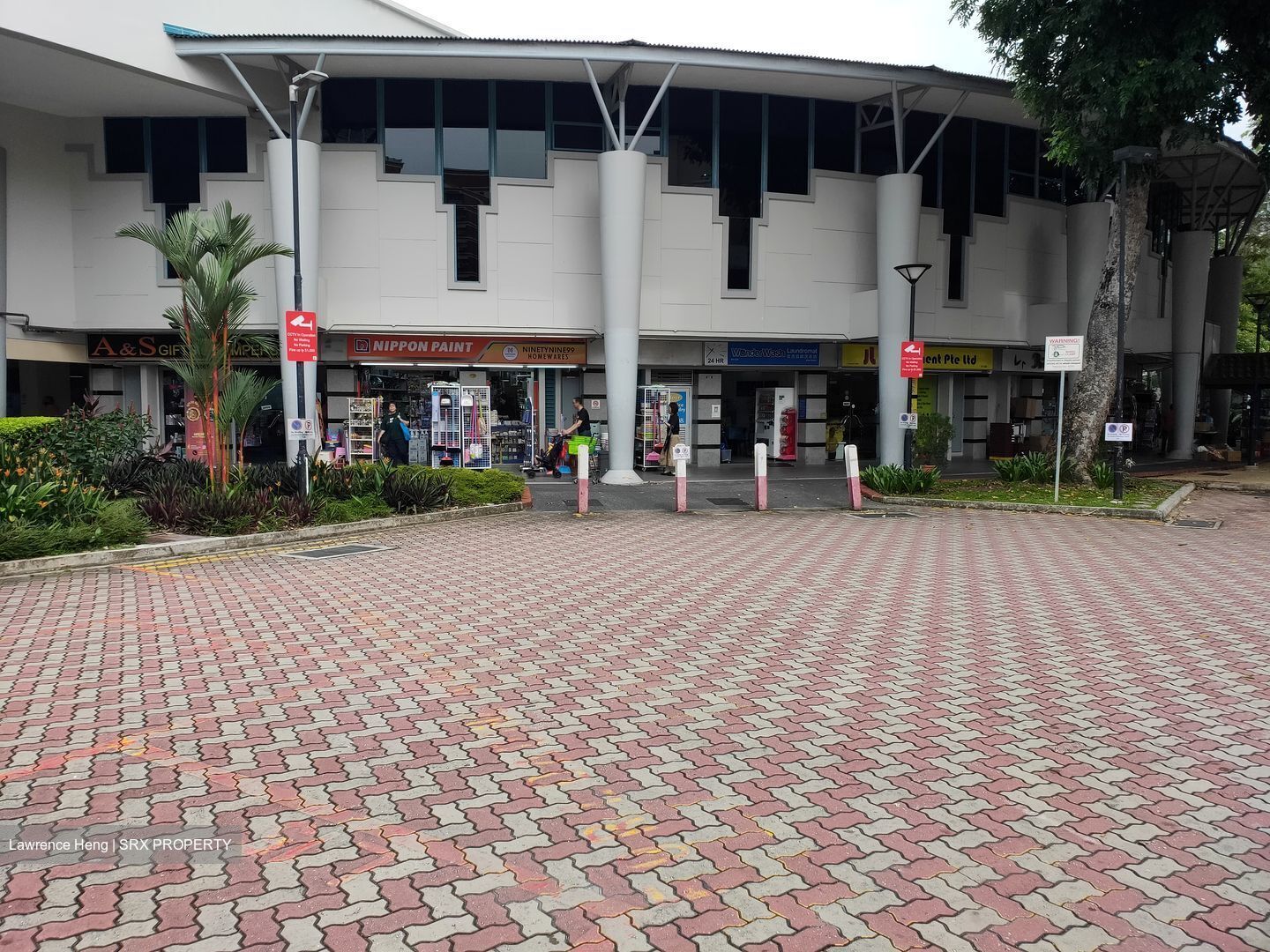 Elias Mall (D18), Retail #554822241
